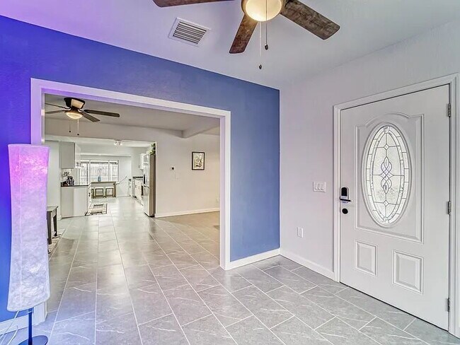 Building Photo - Riverside Heights Pool Home | Across from the Hillsborough River
