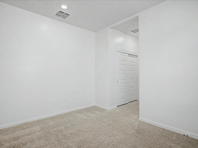 Building Photo - 17606 S Ridgerunner Dr