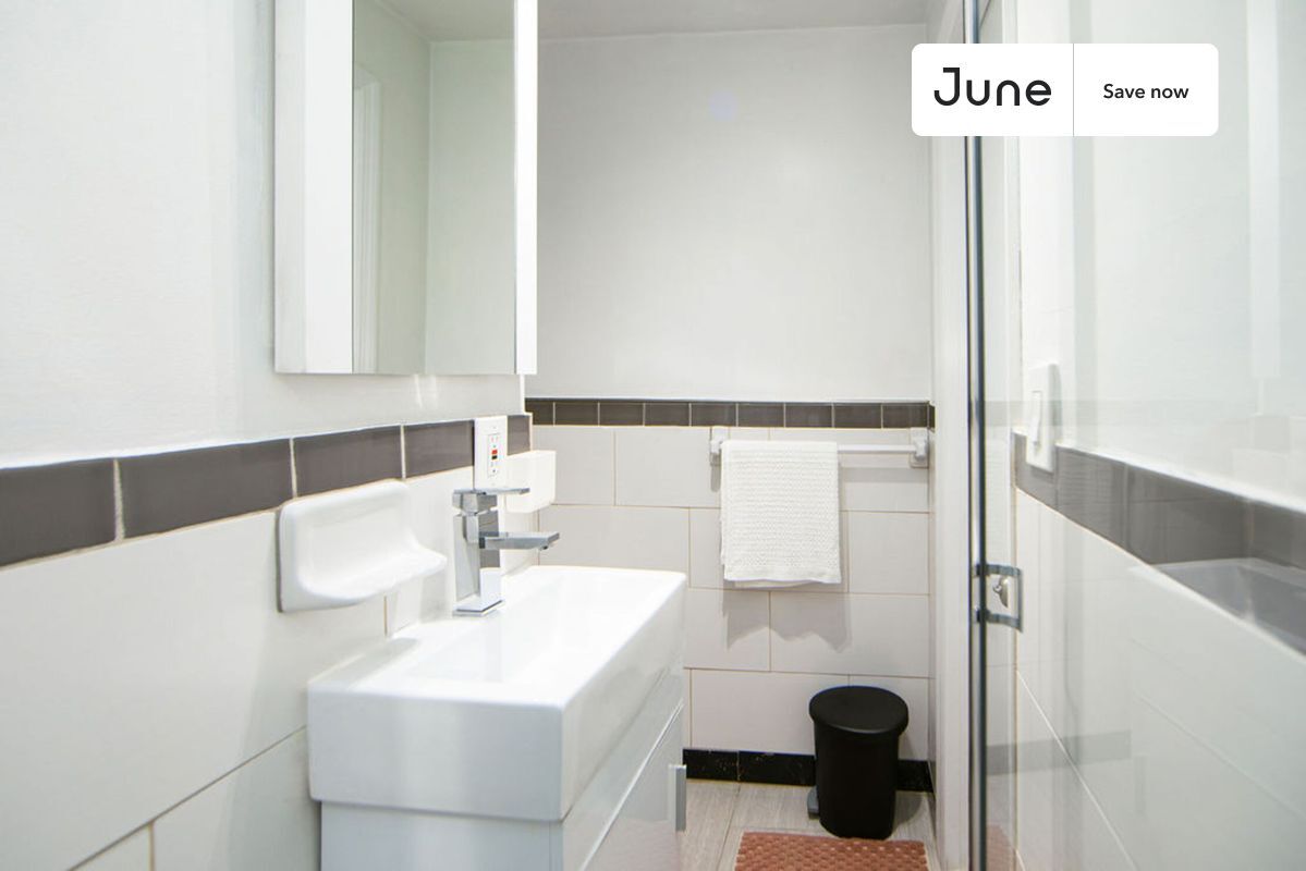 Building Photo - 534 E 14th St