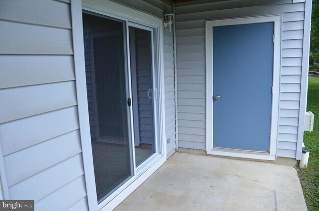 Building Photo - 1046 Spring Valley Ct