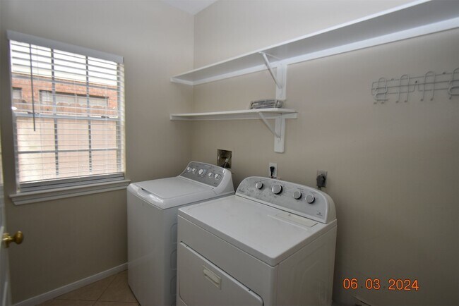 Building Photo - 1626 Diamond Brook Dr