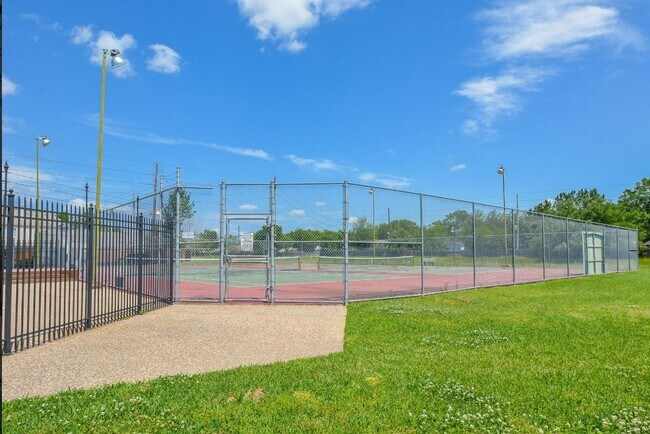 Building Photo - 3 BEDROOM TOWNHOME FOR LEASE IN LANGHAM CREEK