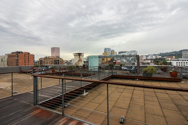 Building Photo - Irving St Lofts