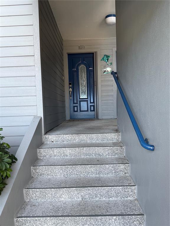 Building Photo - 910 Pinellas Bayway S