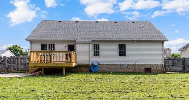 Building Photo - Beautiful Clarksville Home - Great Location!