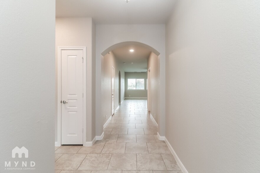 Building Photo - 12325 Treeline Dr