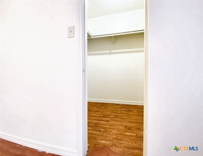 Building Photo - 109 Hughson Dr