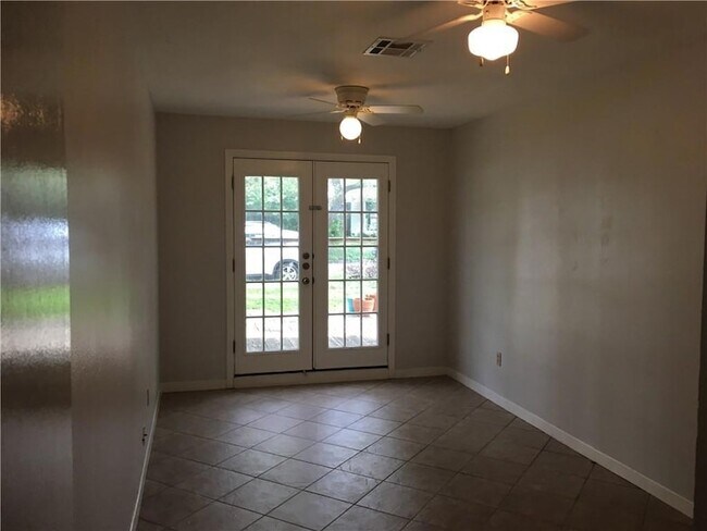 Building Photo - 10515 N Mopac Expy