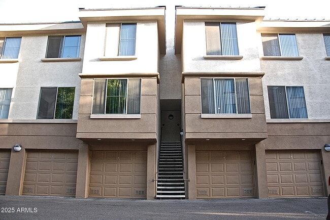 Primary Photo - 1701 E Colter St