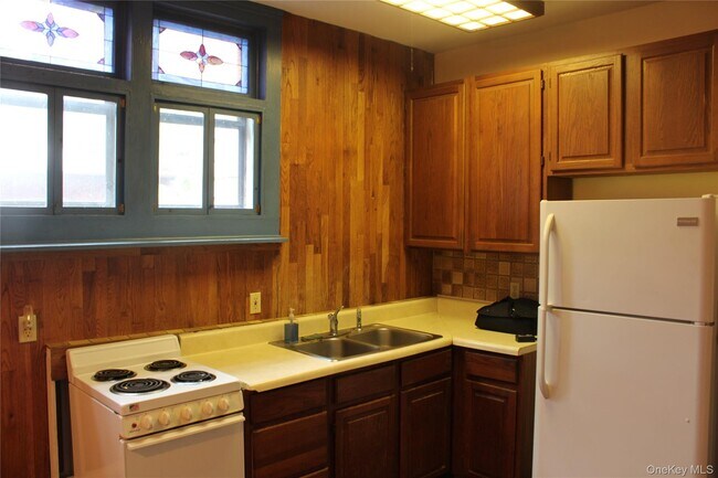 Building Photo - 50 NY-343