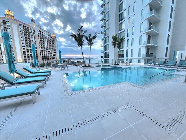Building Photo - 301 Quay Commons Dr