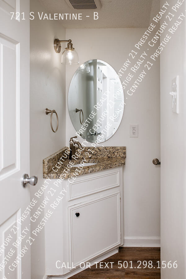 Building Photo - 721 S Valentine-B