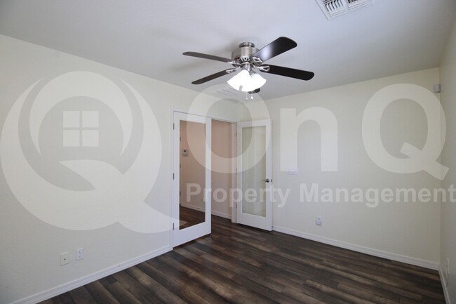 Building Photo - 139 E Bluejay Dr