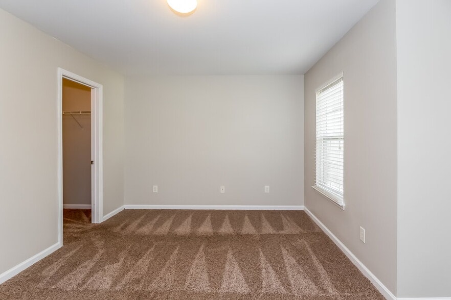 Building Photo - 2720 Mayfair Dr