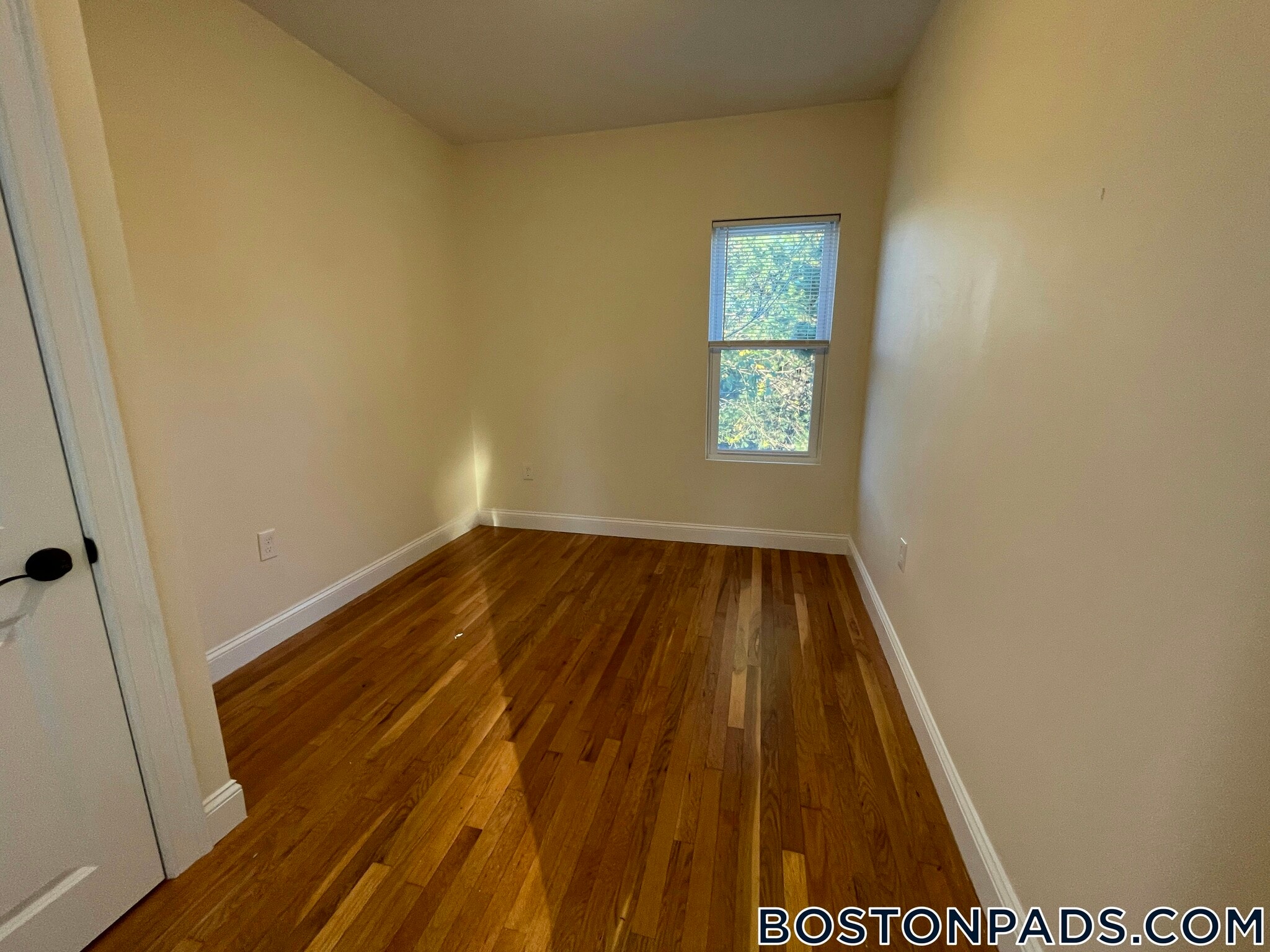 Building Photo - 28R Cherry St