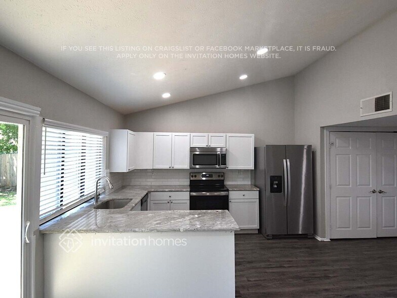 Building Photo - 4112 Silverberry Ave