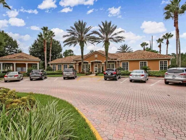 Building Photo - 625 Fairway Dr