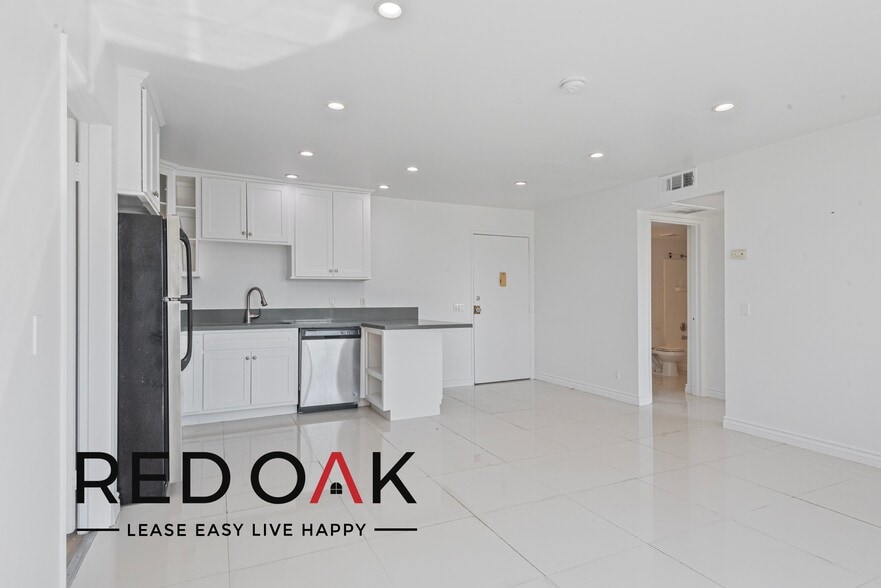 Building Photo - 3540 Fletcher Dr