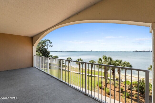 Building Photo - 2400 Grandiflora Blvd