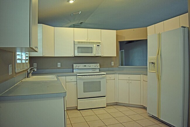Building Photo - 14499 Tamarind Loop