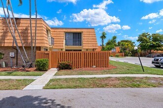 Building Photo - Parkwoods 1706-4