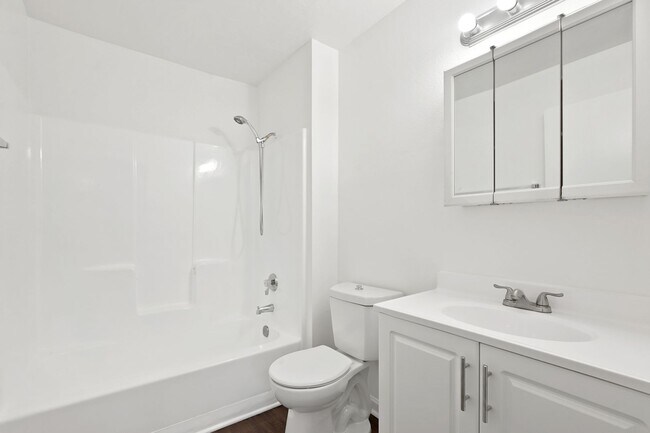 Building Photo - Updated 2BD/2BA Apartment IN SYLMAR