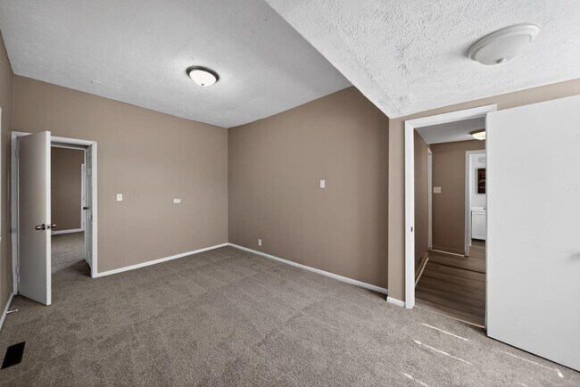 Building Photo - 2117 6th Ave