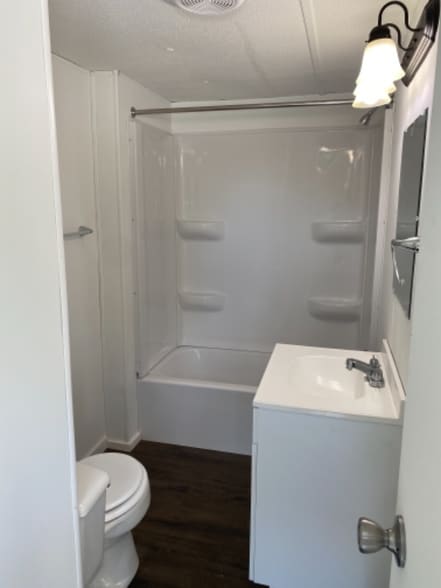 Building Photo - 833 Lovell Rd