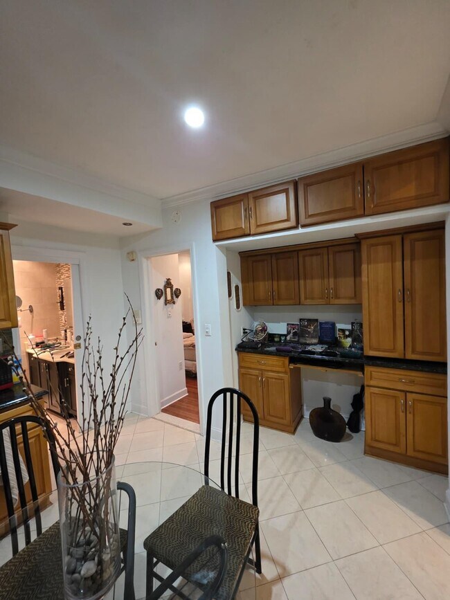 Building Photo - 217 44th St