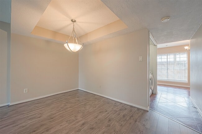 Building Photo - 10217 Longmont Dr