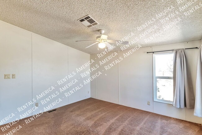 Building Photo - 13320 W El Lobo Rd