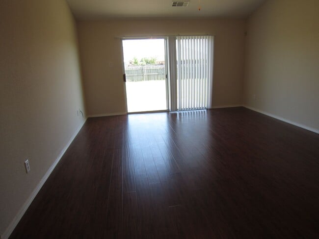 Building Photo - $1995 / 3br – 1648 ft2 - 3/2/2 w/Office ready to move in Brookville Estates (Forney)