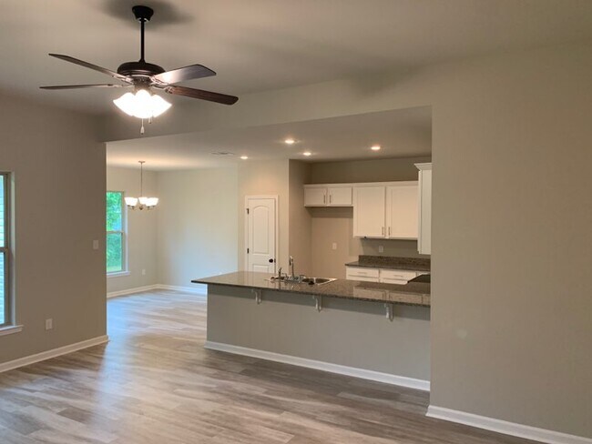 Building Photo - 39051 Fairfield Dr