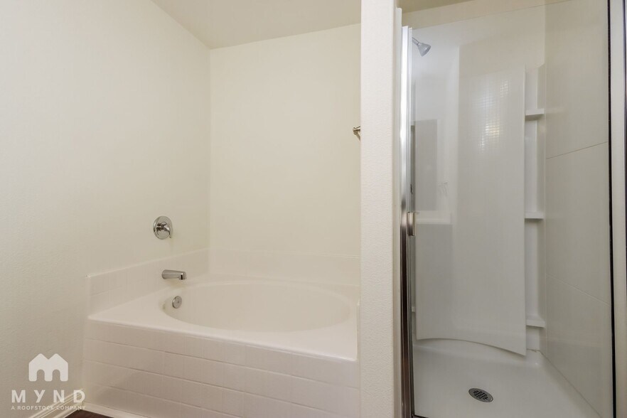 Building Photo - 15911 Newport Pl