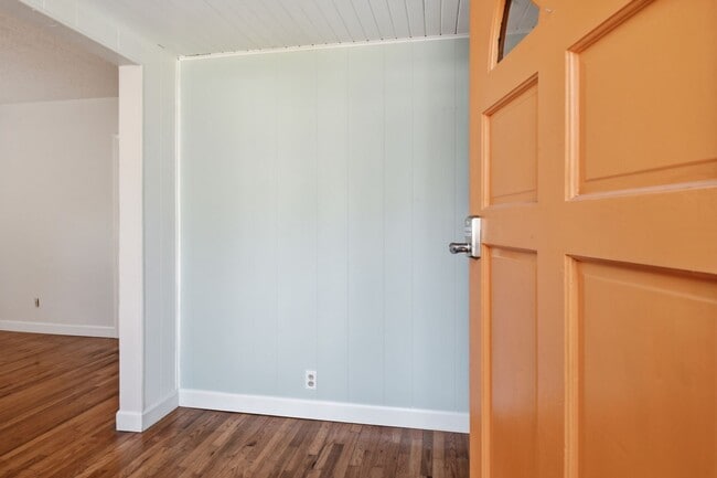 Building Photo - 2bd/1ba Kirkland Home
