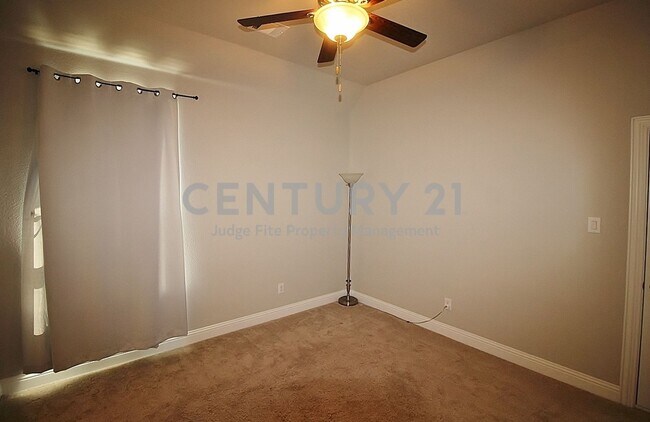 Building Photo - Luxury 2-Story 4/3.5/3 in Heath Yacht & Golf Club For Rent!