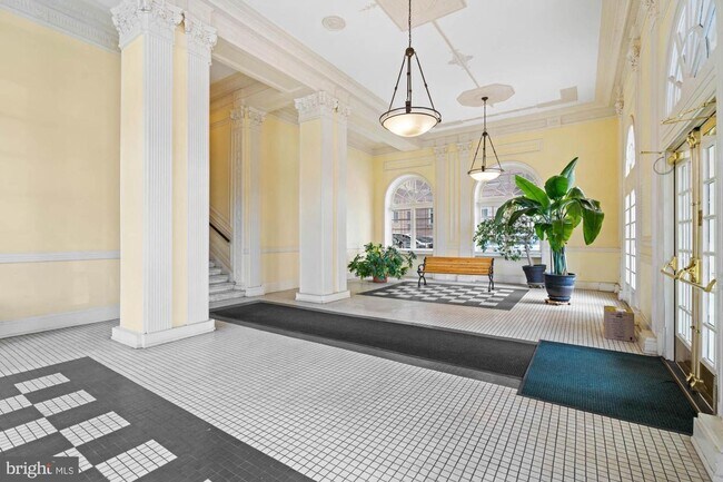 Building Photo - Mount Pleasant Studio Apartment W/Private ...