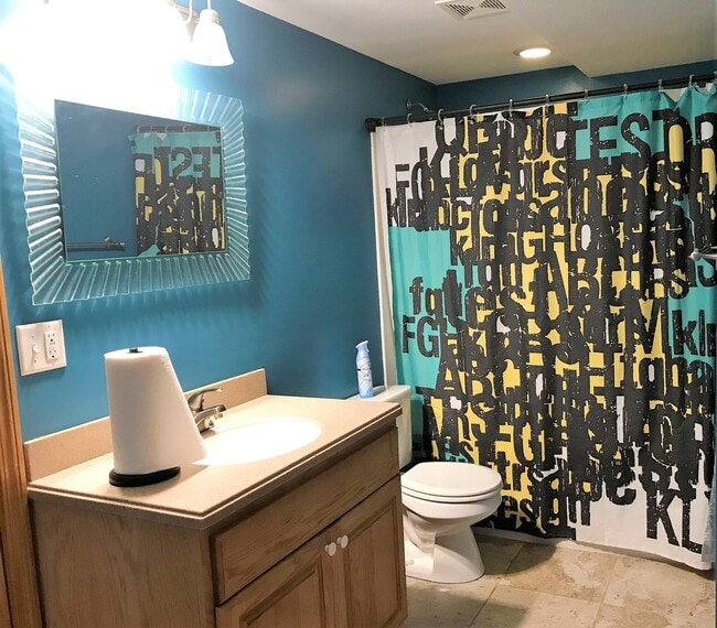 Building Photo - Fenced-in Yard + West Side of Manhattan + Washer & Dryer Included + 2-Car Garage! Available July ...