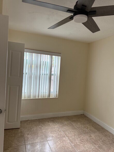 Building Photo - 6153 Moonbeam Dr