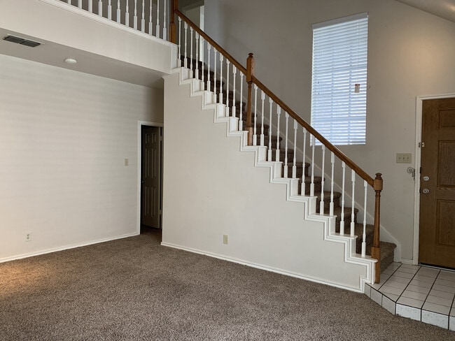 Building Photo - CHARMING 2 STORY IN DESIRED COMMUNITY*OPEN...