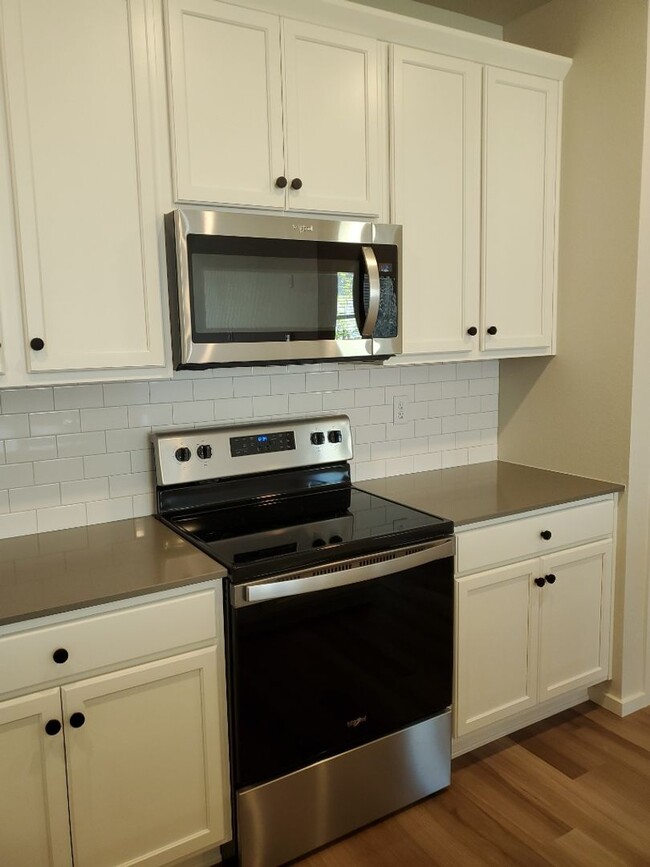 Building Photo - Fort Collins Brand New 2 Bed / 2 Bath 1st ...