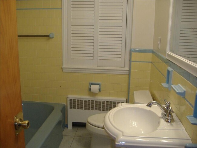 Building Photo - 18 Burnside St