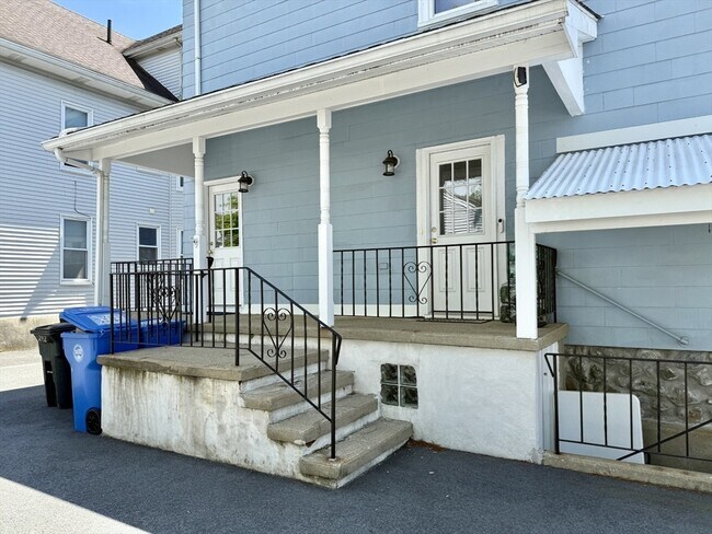 Building Photo - 240-242-242 Brown St