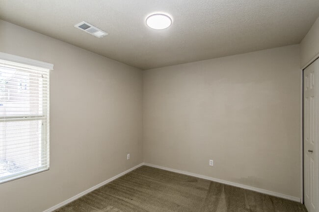 Building Photo - 9005 Rio Galisteo Pl NW