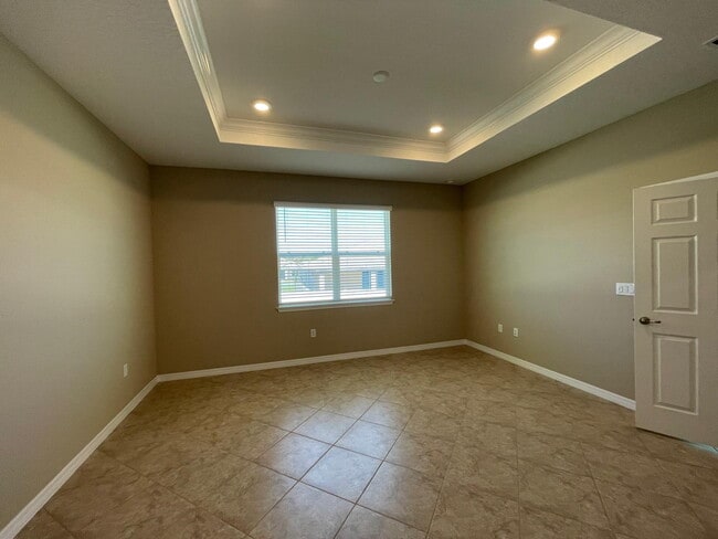 Building Photo - ***Move-In Special: 2 Weeks Free Rent! | B...