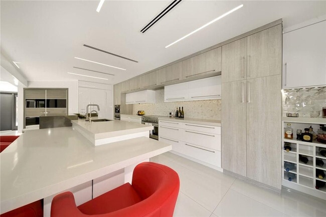 Building Photo - 11839 Highland Pl