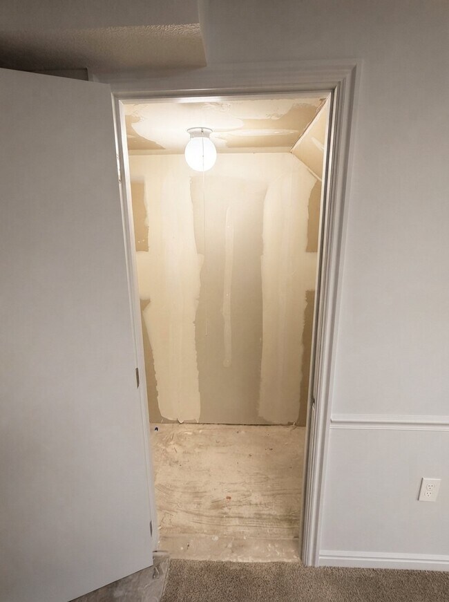Building Photo - 1184 E 300 N