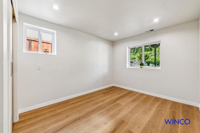 Building Photo - 372 Avalon Dr