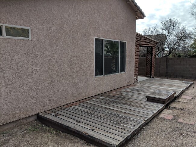 Building Photo - Great Northwest Tucson Area Location
