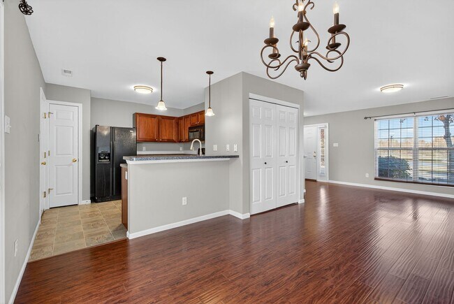 Building Photo - Spacious 3BR Townhome Across From Neighbor...